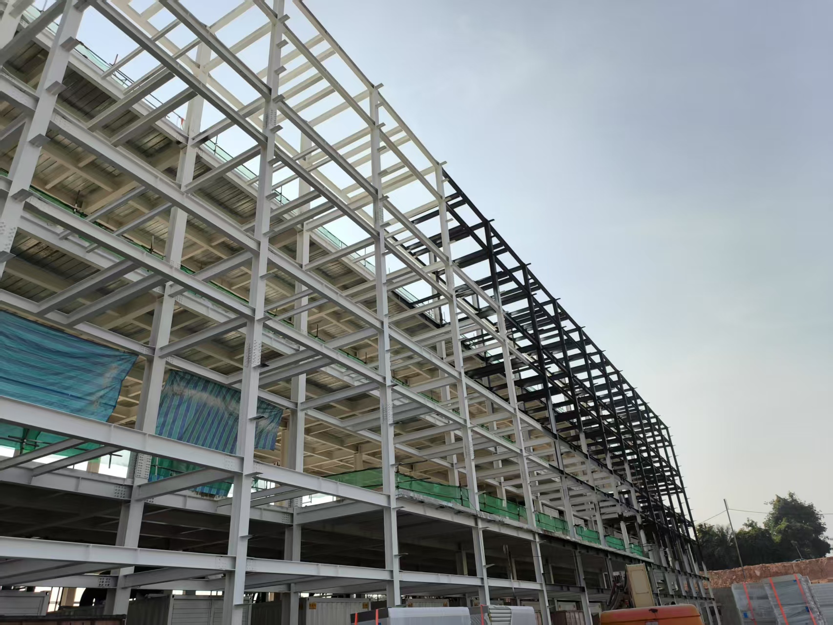 Modern Steel Structure Construction and BRD’s High-Performance Metal Envelope Solutions Modern Steel Structure Construction and BRD’s High-Performance Metal Envelope Solutions